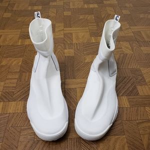 Fila sock shoe white sneaker high top euc 9.5 41 euro